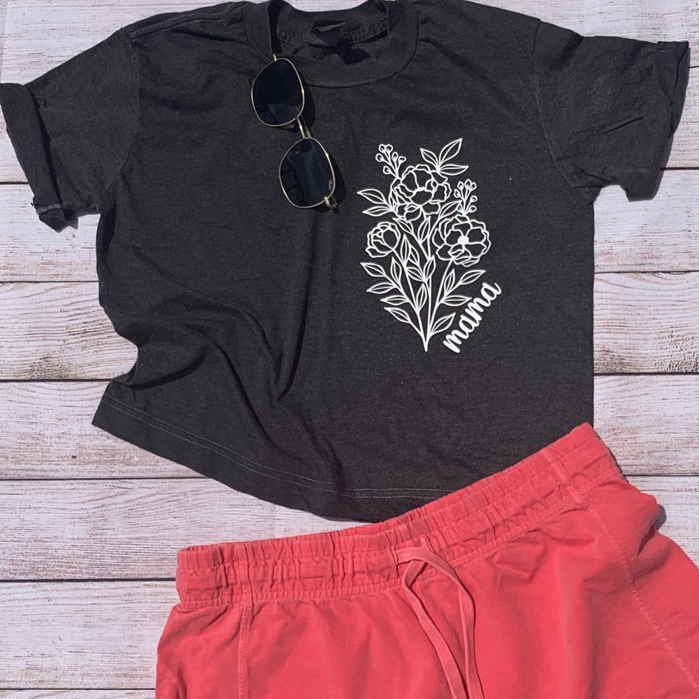 Floral detail MAMA Crop Tee